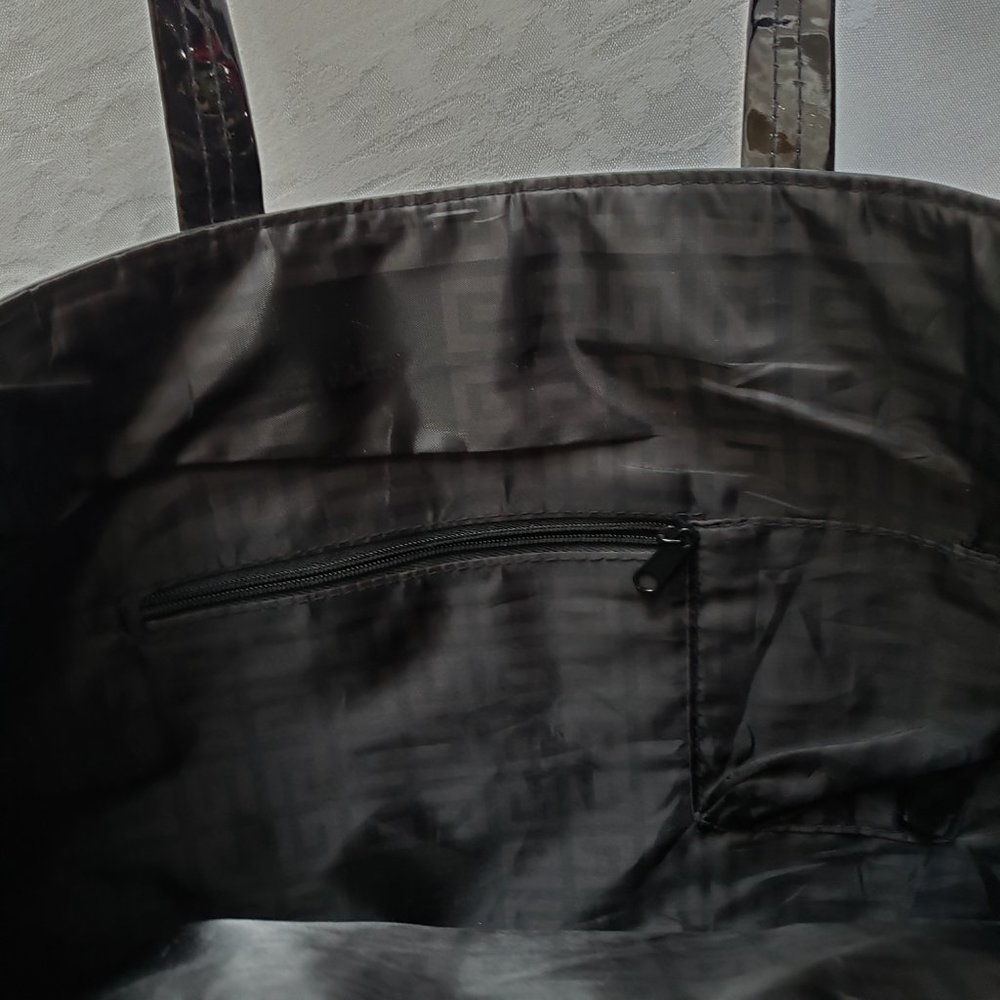 Designer Parfums GIVENCHY Black patent leather tote bag - Picture 7 of 11